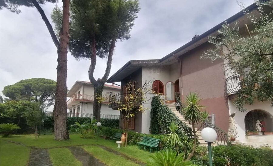 S. G. La Punta porzione di villa uso ufficio mq200